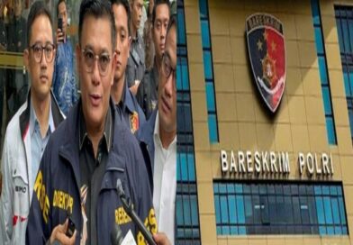 POLISI TAHAN MANTAN DIREKTUR & PENDIRI DSI, AS