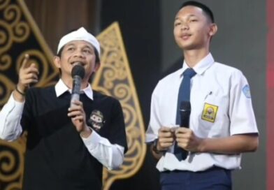 Momen Hangat Festival Jaksa Masuk Sekolah: Om Zein Tanggung Bekal seorang Siswa SMP yang Bercita-cita Jadi Jaksa