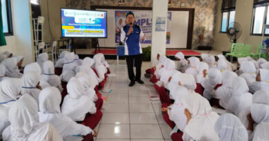 Relawan TIK dan SMPN 2 Mauk Edukasi Murid Baru Sopan dan Bijak Bermedia Sosial Relawan TIK dan SMPN 2 Mauk Edukasi Murid Baru Sopan dan Bijak Bermedia Sosial