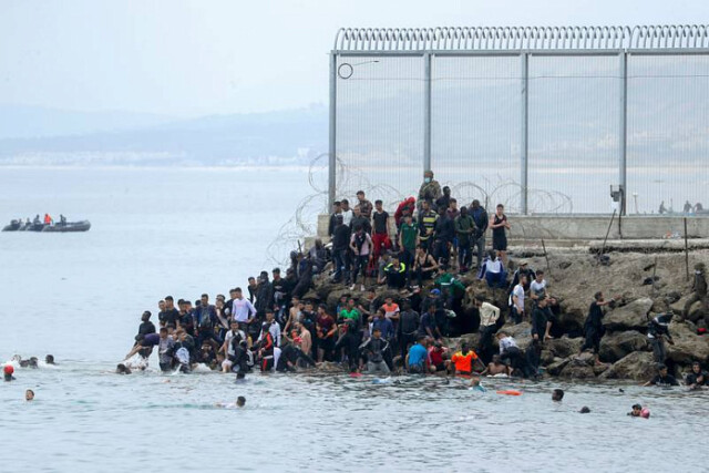 Hampir 49.000 Migran dari Maroko Memasuki Ceuta, Spanyol Penuh Tragedi