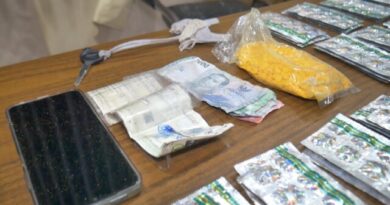 Unit Reserse Narkoba Polsek Cengkareng berhasil mengungkap kasus peredaran obat keras daftar G dan mengamankan seorang pria berinisial AIN, yang diduga sebagai pengedar obat-obatan tanpa izin edar. Unit Reserse Narkoba Polsek Cengkareng berhasil mengungkap kasus peredaran obat keras daftar G dan mengamankan seorang pria berinisial AIN, yang diduga sebagai pengedar obat-obatan tanpa izin edar.
