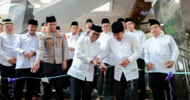 Maulid Nabi di Cisauk, Gubernur Banten Andra Soni Ajak Umat Makmurkan Masjid
