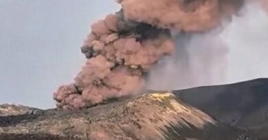 Abu Vulkanik Anak Krakatau Menyebar, ini Imbauan Cara Pembersihan yang Aman