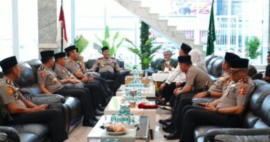 Perkuat Sinergi dengan Ulama, Kapolri Silaturahmi dengan Rais Aam PBNU di Surabaya